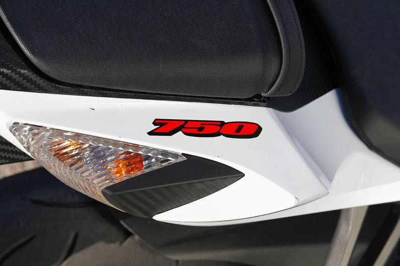 Comparativa Kawasaki ZX-6R 636, Suzuki GSX-R 750 y Triumph Daytona 675