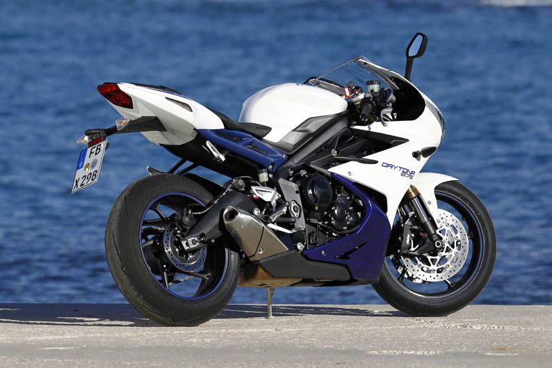 Comparativa Kawasaki ZX-6R 636, Suzuki GSX-R 750 y Triumph Daytona 675