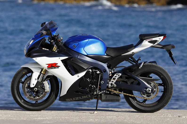 Comparativa Kawasaki ZX-6R 636, Suzuki GSX-R 750 y Triumph Daytona 675