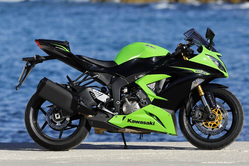 Comparativa Kawasaki ZX-6R 636, Suzuki GSX-R 750 y Triumph Daytona 675