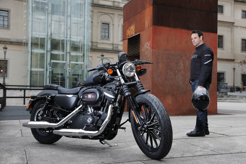 Harley-Davidson Iron 883 Dark Edition