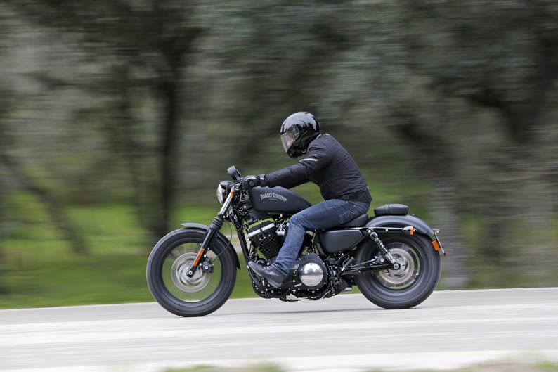 Harley-Davidson Iron 883 Dark Edition