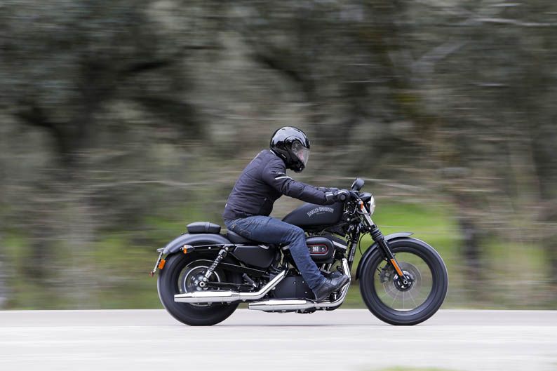 Harley-Davidson Iron 883 Dark Edition