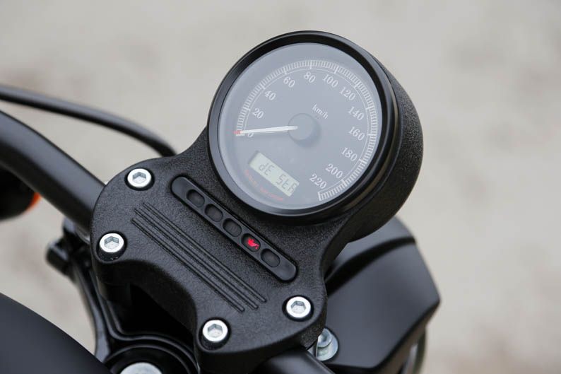 Harley-Davidson Iron 883 Dark Edition