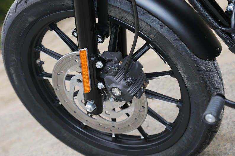 Harley-Davidson Iron 883 Dark Edition