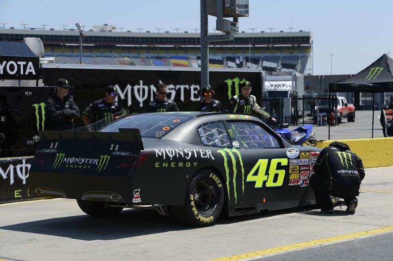 Valentino Rossi prueba un coche de la NASCAR