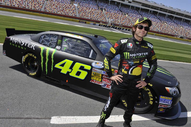 Valentino Rossi prueba un coche de la NASCAR