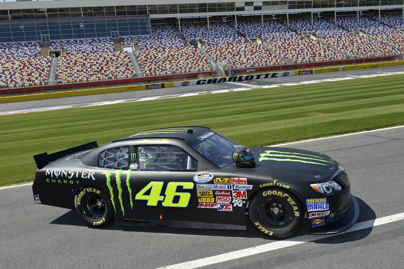 Valentino Rossi prueba un coche de la NASCAR