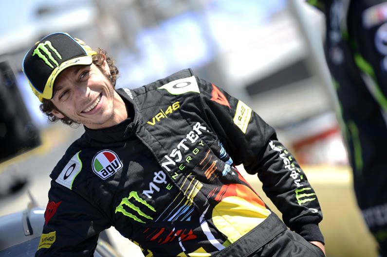 Valentino Rossi prueba un coche de la NASCAR