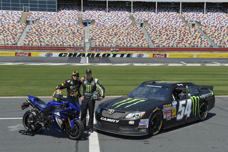 Valentino Rossi prueba un coche de la NASCAR
