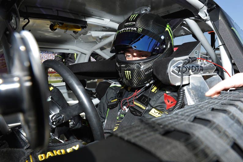 Valentino Rossi prueba un coche de la NASCAR