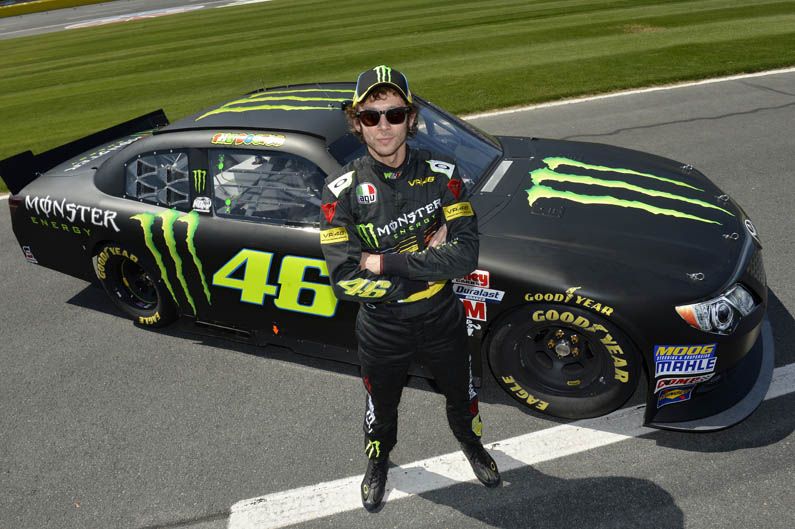 Valentino Rossi prueba un coche de la NASCAR