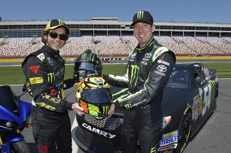 Valentino Rossi prueba un coche de la NASCAR