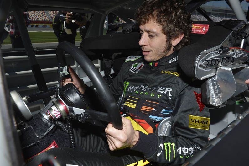 Valentino Rossi prueba un coche de la NASCAR