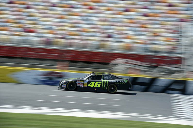 Valentino Rossi prueba un coche de la NASCAR