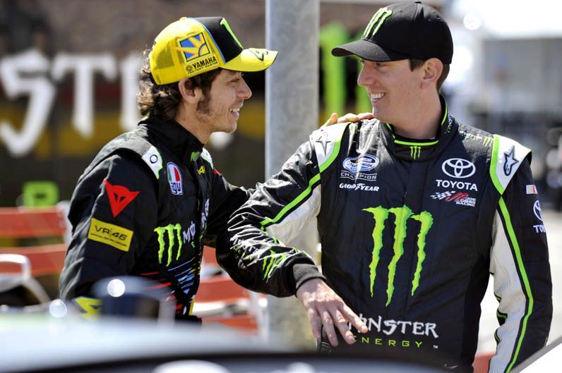 Valentino Rossi prueba un coche de la NASCAR