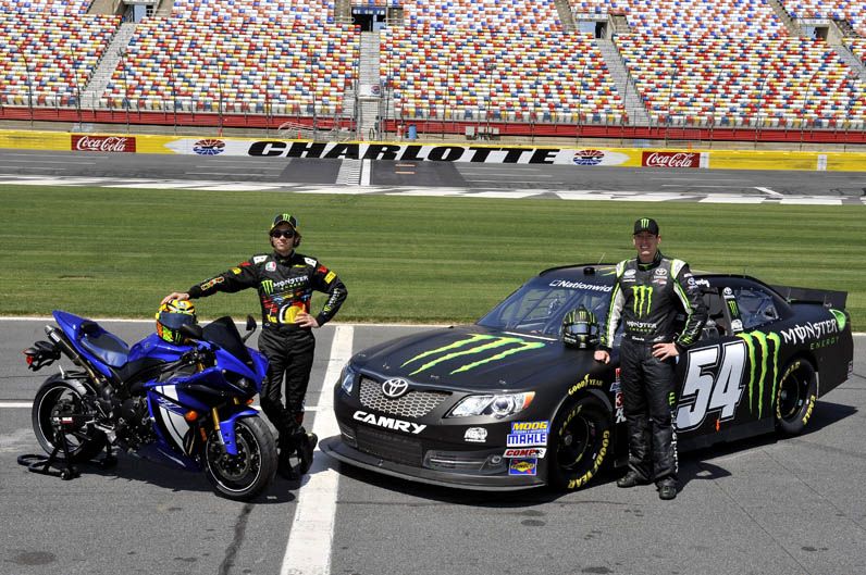 Valentino Rossi prueba un coche de la NASCAR
