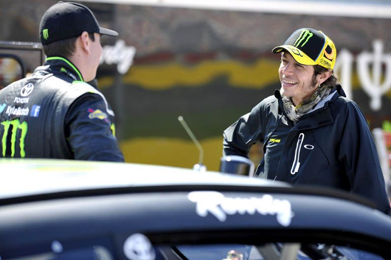 Valentino Rossi prueba un coche de la NASCAR