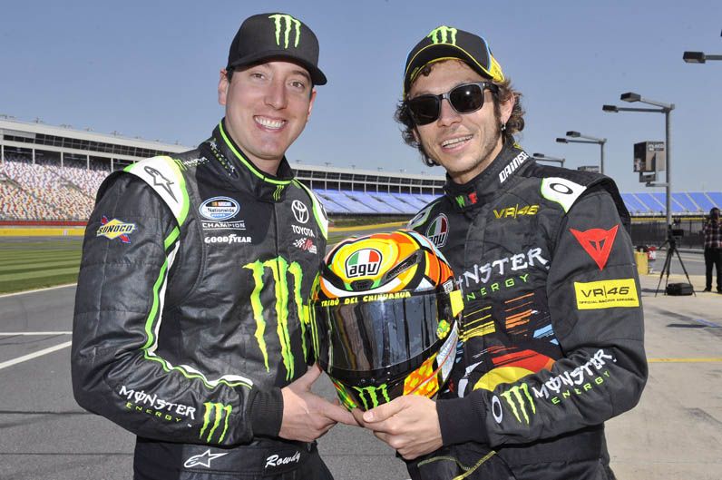 Valentino Rossi prueba un coche de la NASCAR