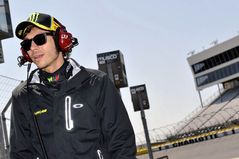 Valentino Rossi prueba un coche de la NASCAR