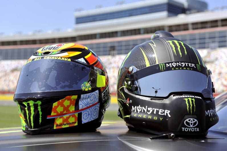 Valentino Rossi prueba un coche de la NASCAR