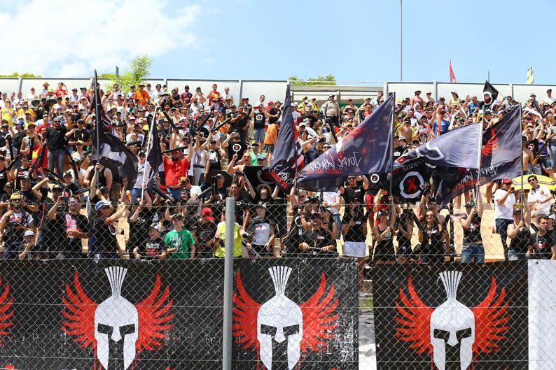 Ambiente en el paddock de Montmelo