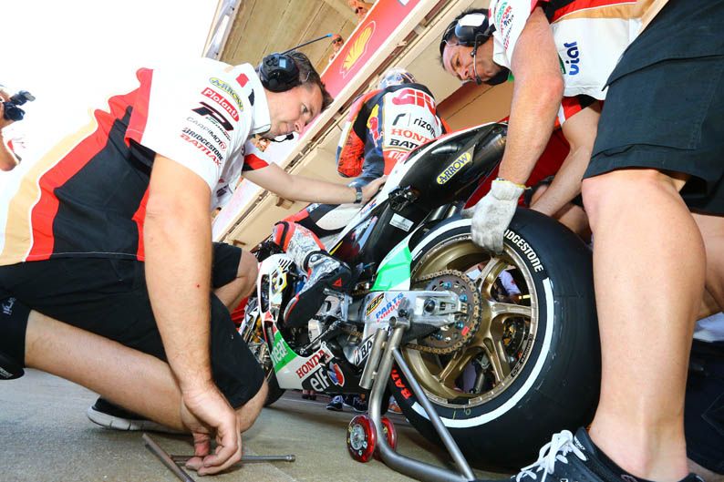 Ambiente en el paddock de Montmelo