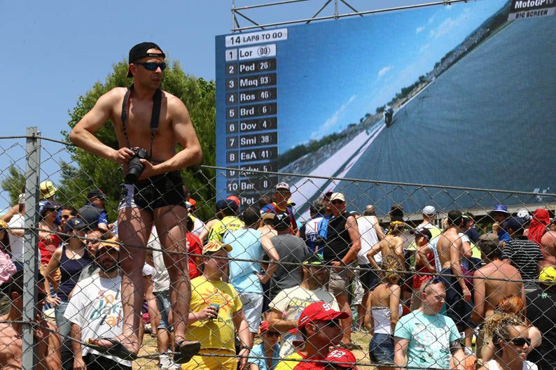 Ambiente en el paddock de Montmelo