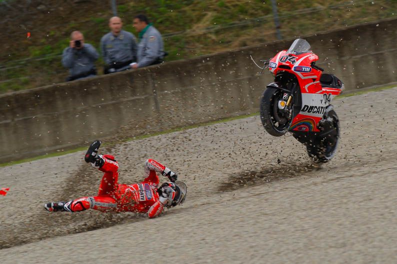 Caída de Andrea Dovizioso en Mugello