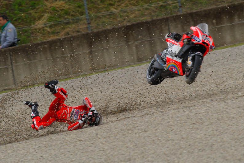 Caída de Andrea Dovizioso en Mugello