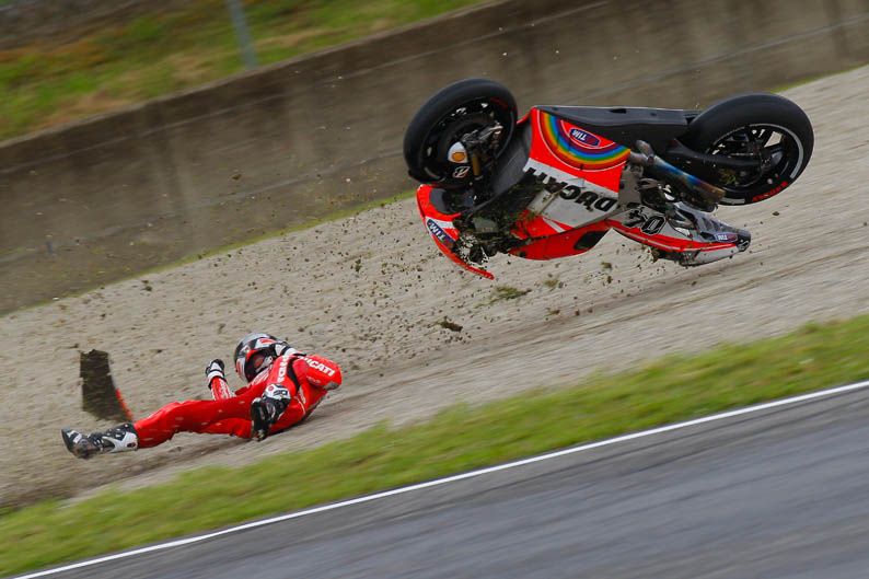 Caída de Andrea Dovizioso en Mugello