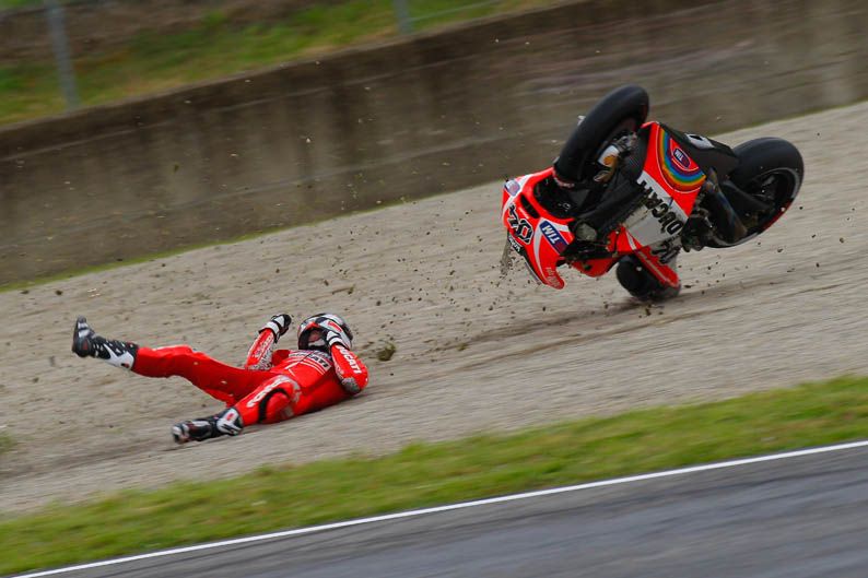Caída de Andrea Dovizioso en Mugello