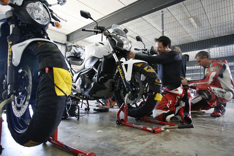 Comparativa naked en circuito