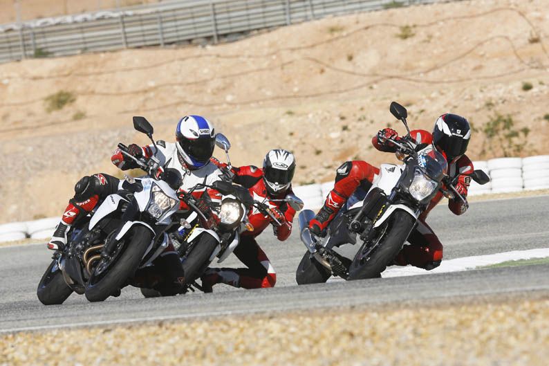Comparativa naked en circuito