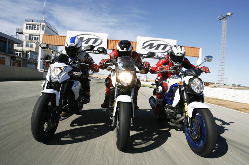Comparativa naked en circuito