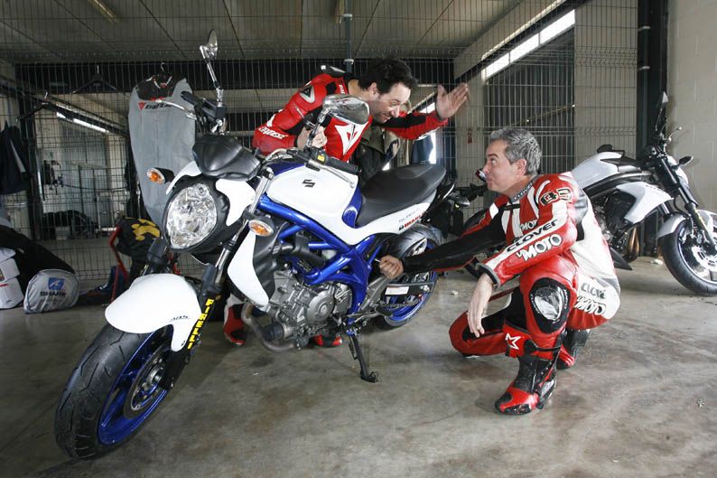 Comparativa naked en circuito