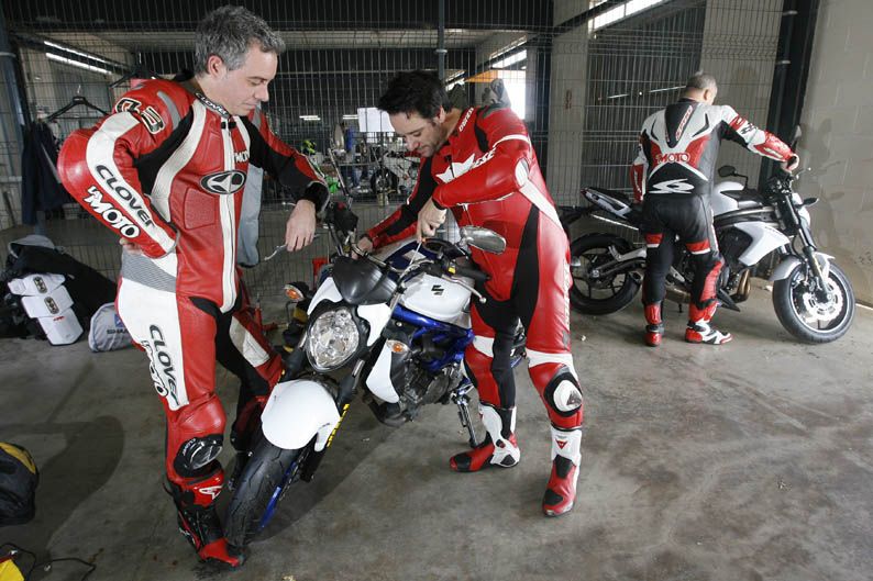 Comparativa naked en circuito