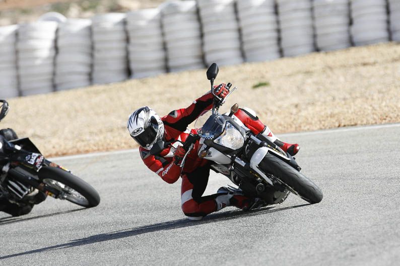 Comparativa naked en circuito
