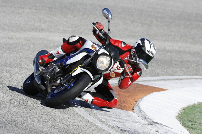 Comparativa naked en circuito