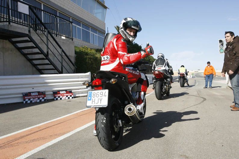 Comparativa naked en circuito