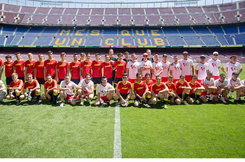Los pilotos de MotoGP, estrellas de fútbol por un día