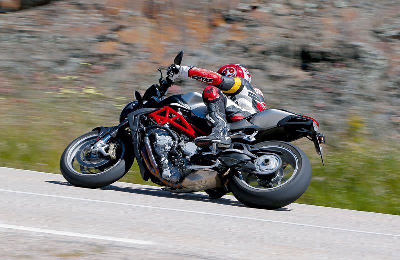 MV Agusta Brutale 1090. Prueba