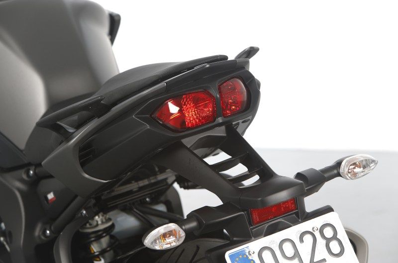 Yamaha Fazer8