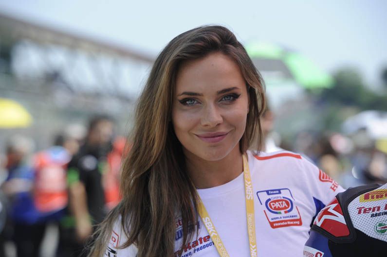 Las chicas del Mundial de Superbike en Imola