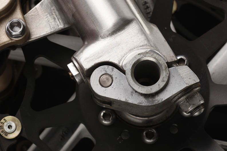 Comparativa: Honda VFR750R RC30 1988 y Aprilia RSV4 2012. Galería de fotos
