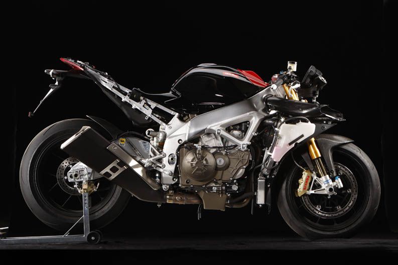 Comparativa: Honda VFR750R RC30 1988 y Aprilia RSV4 2012. Galería de fotos