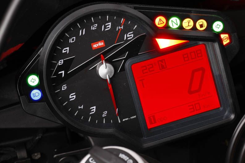 Comparativa: Honda VFR750R RC30 1988 y Aprilia RSV4 2012. Galería de fotos