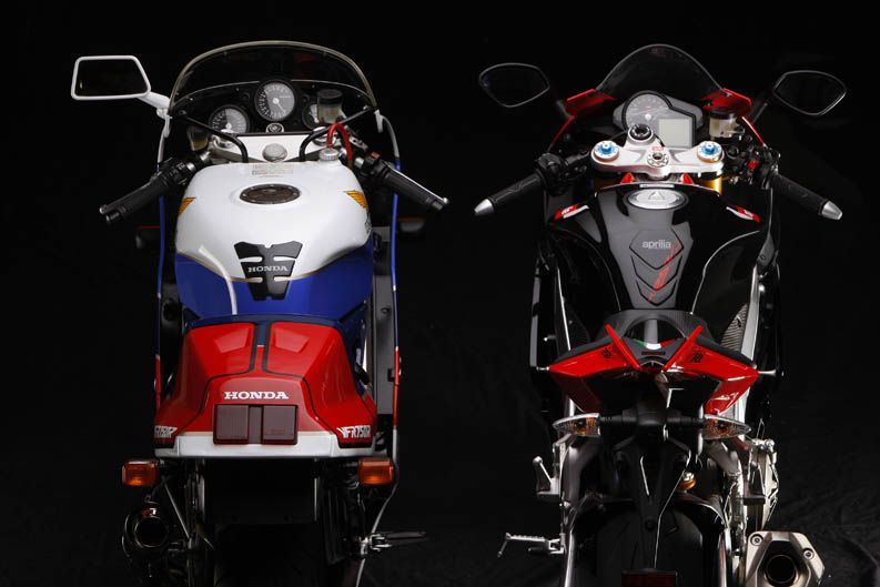 Comparativa: Honda VFR750R RC30 1988 y Aprilia RSV4 2012. Galería de fotos