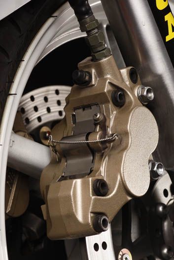 Comparativa: Honda VFR750R RC30 1988 y Aprilia RSV4 2012. Galería de fotos