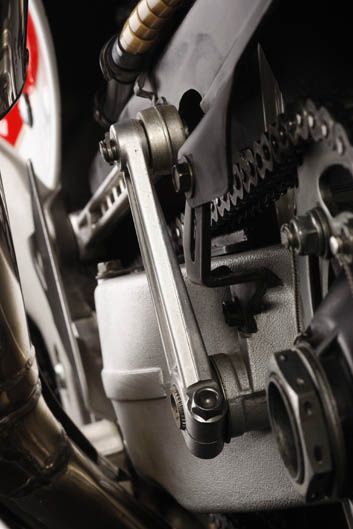 Comparativa: Honda VFR750R RC30 1988 y Aprilia RSV4 2012. Galería de fotos